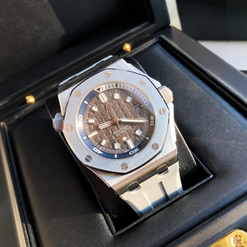 Audemars Piguet Royal Oak Offshore Luxury Watch, 42mm Stainless Steel Case, Self - Winding Movement, Light Gray Rubber Strap