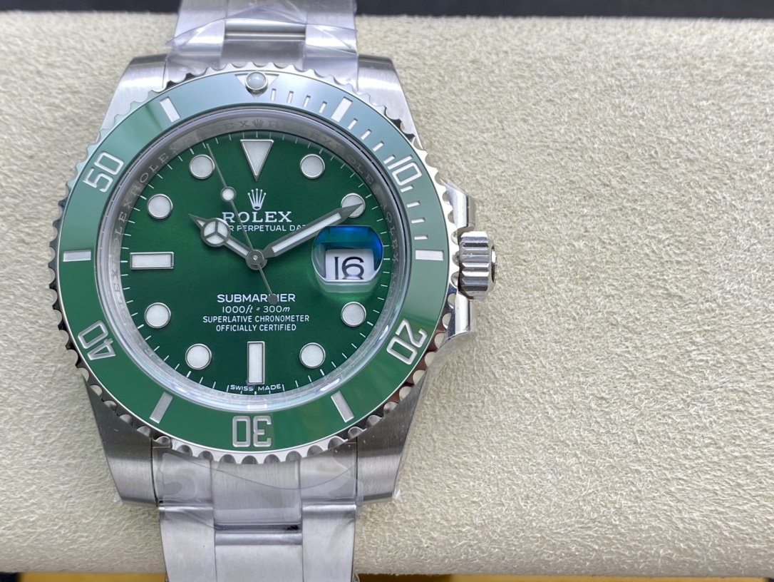 Rolex Submariner Luxury Dive Watch, 41mm Stainless Steel Case, Calibre 3235 Automatic Movement, Stainless Steel Strap