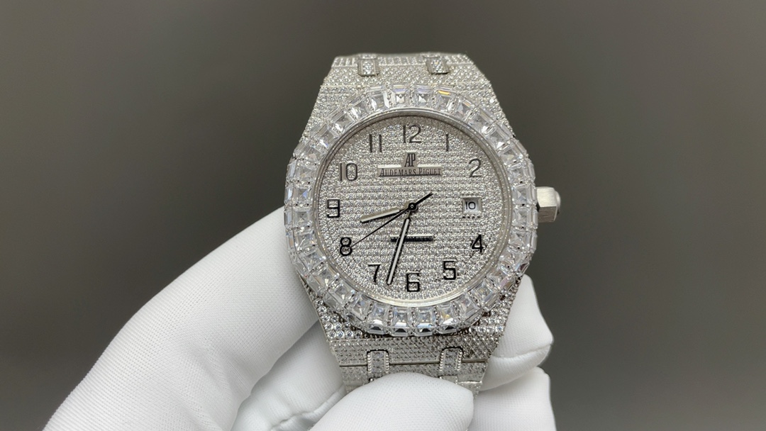 Audemars Piguet Royal Oak Luxury Watch, 40mm Silver - Tone Diamond - Set Case, Automatic Movement, Diamond - Encrusted Metal Strap