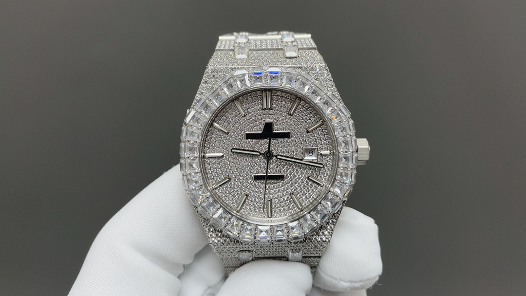 Audemars Piguet Royal Oak Luxury Watch, 40mm Silver - Tone Diamond - Set Case, Automatic Movement, Diamond - Encrusted Metal Strap