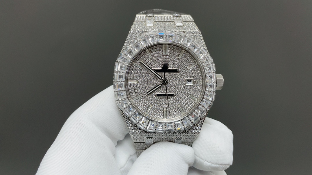 Audemars Piguet Royal Oak Luxury Watch, 40mm Silver - Tone Diamond - Set Case, Automatic Movement, Diamond - Encrusted Metal Strap
