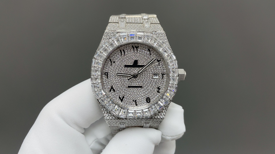 Audemars Piguet Royal Oak Luxury Watch, 40mm Silver - Tone Diamond - Set Case, Automatic Movement, Diamond - Encrusted Metal Strap
