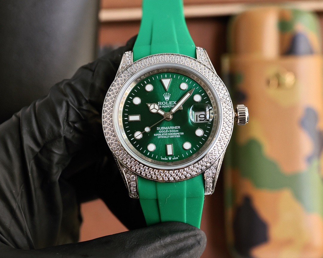 Rolex Submariner ~40mm White Gold & Diamond-Set Automatic Watch (Caliber 3235)