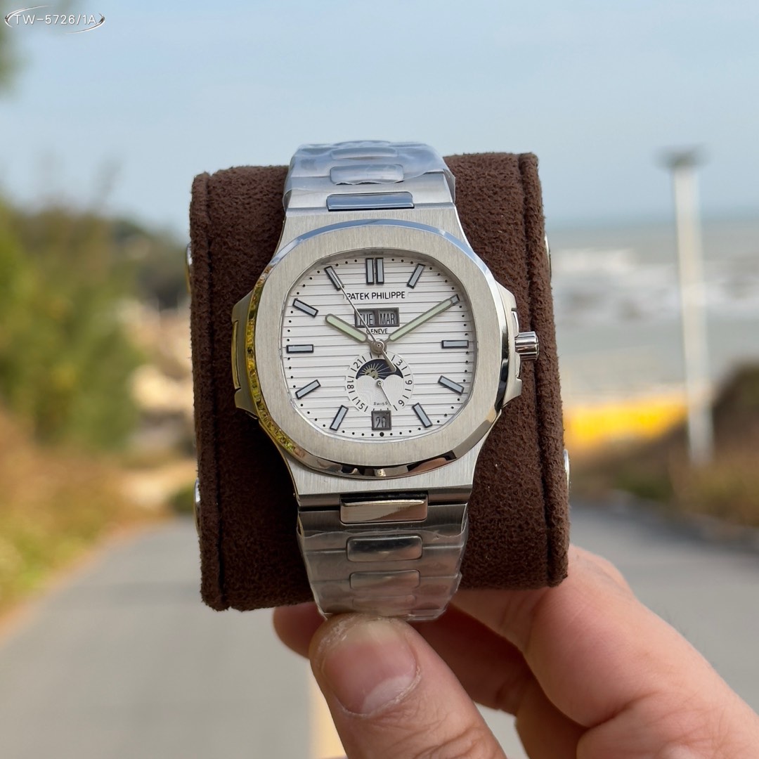 Patek Philippe Nautilus 5726/1A White Dial Annual Calendar Moon Phase Stainless Steel Bracelet Watch, Calibre 324 S QA LU 24 H Movement