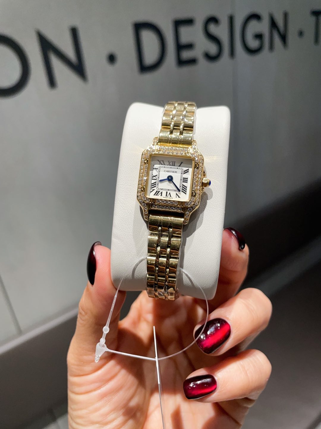 Cartier Tank 20mm Diamond - Set White Dial Quartz 18K Gold Watch, Quartz Movement