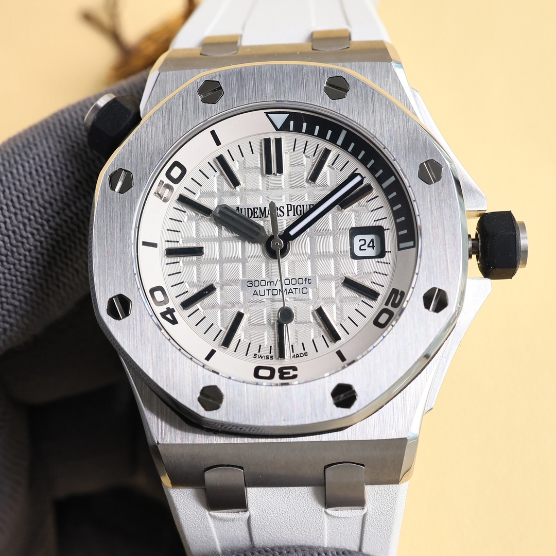 Audemars Piguet Royal Oak Offshore Diver 42mm Watch, Calibre 3120