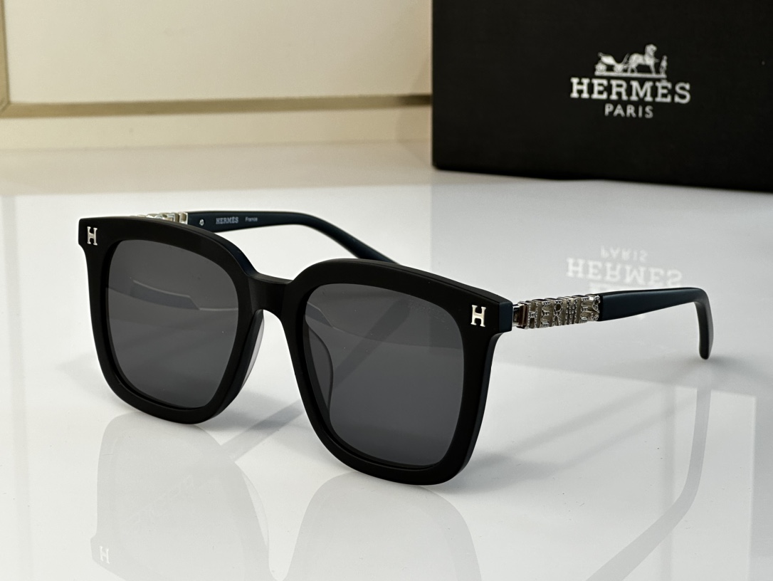 Hermès Black Acetate Square Sunglasses with Metal "H" Accents (Model: HER018S)