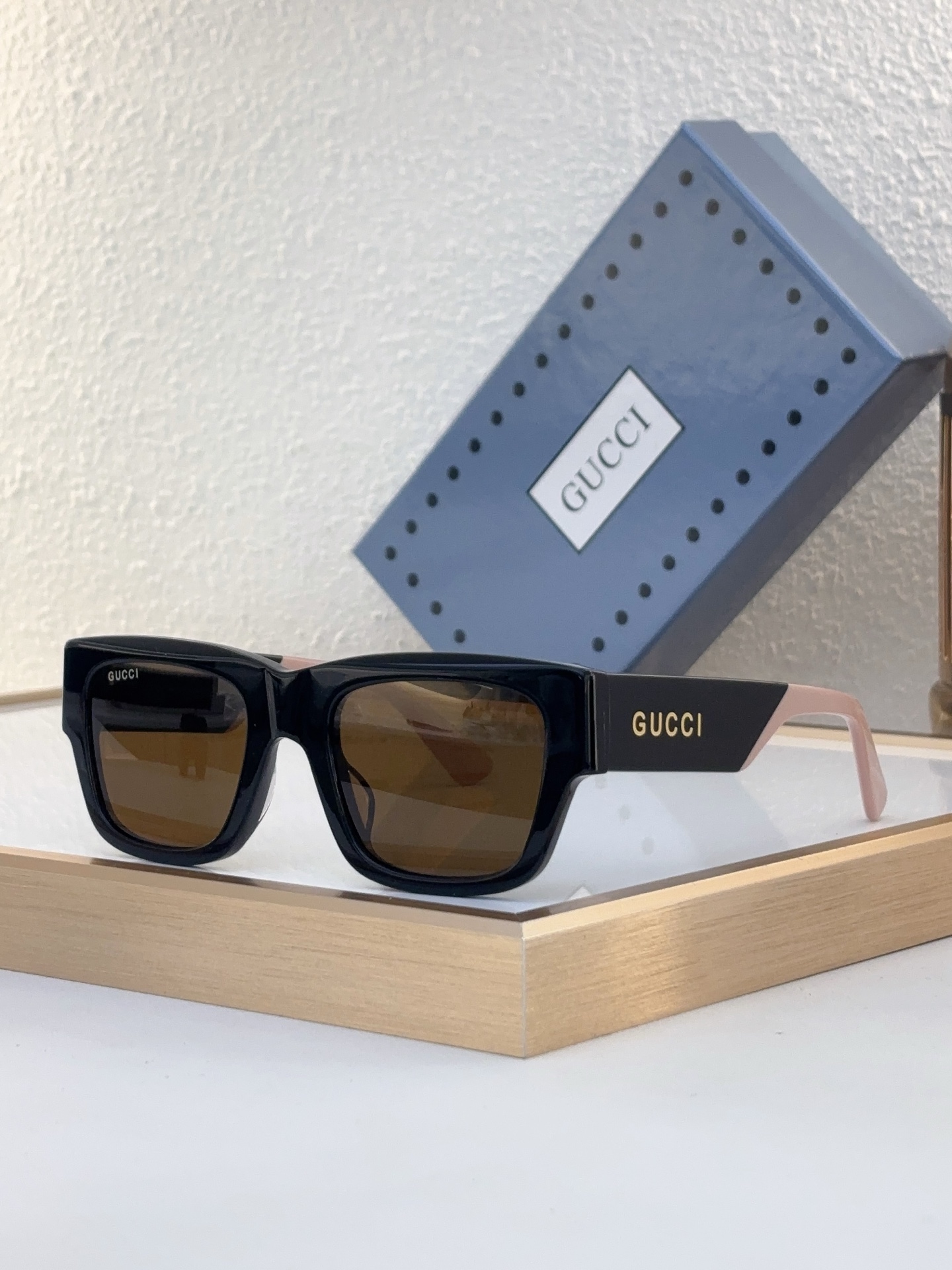Gucci Square Acetate Sunglasses with Two - Tone Temples & Branding (Model: GG4200S)