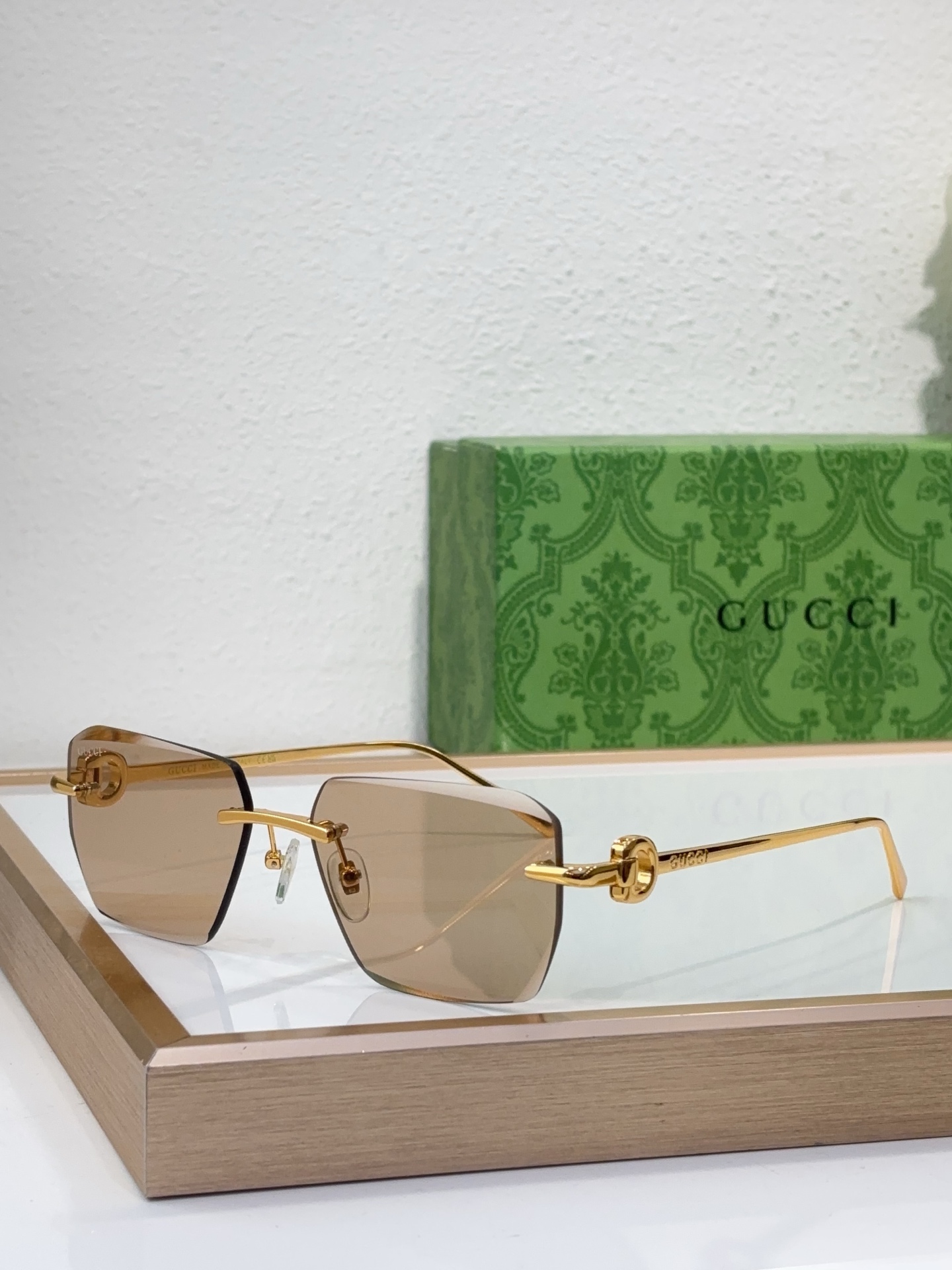 Gucci Rimless Geometric Sunglasses with Gold - Tone Metal Frame & Signature Clasp Detailing (Model: GG3200S)