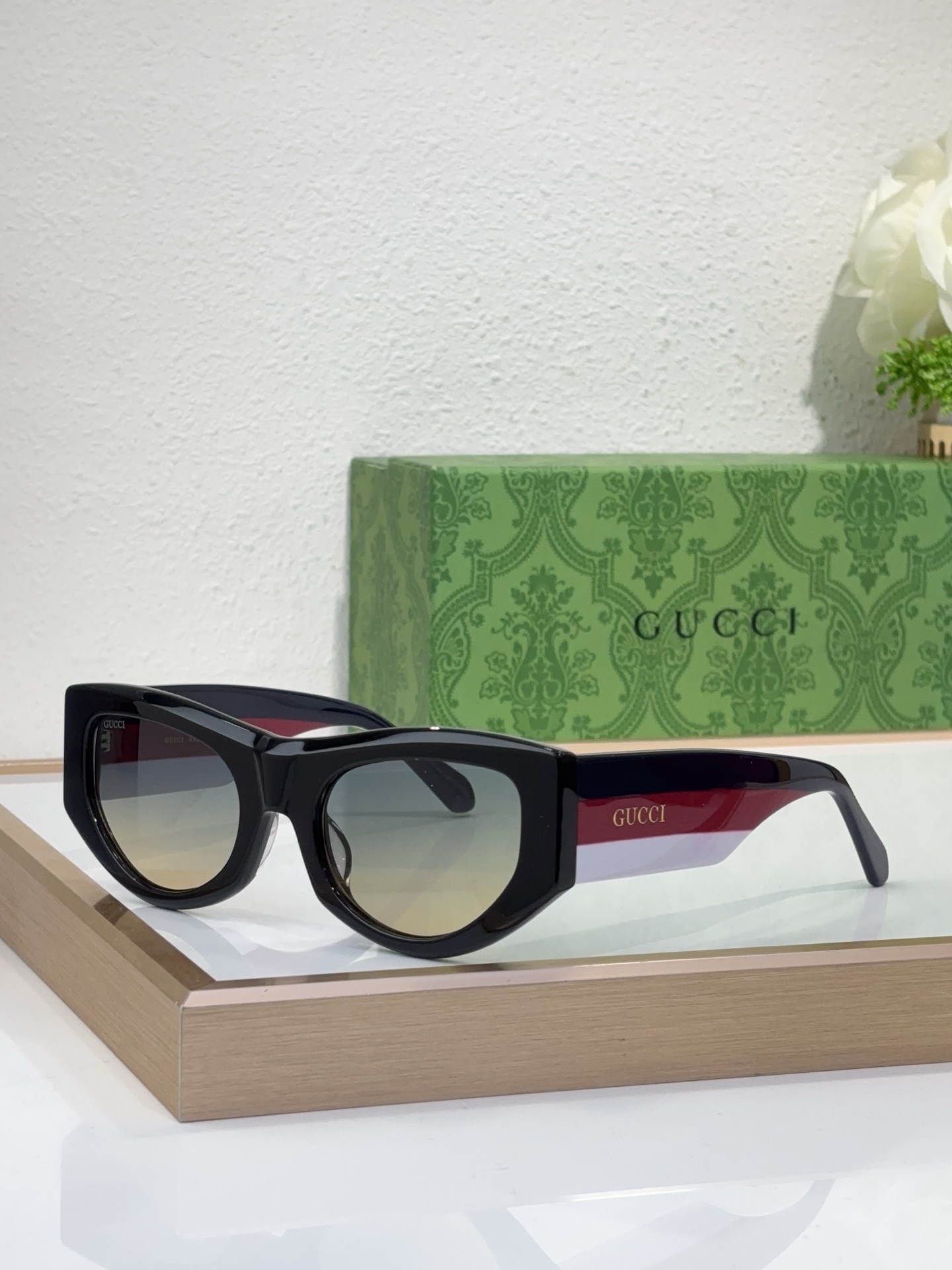 Gucci Geometric Cat - Eye Acetate Sunglasses with Contrast Temple Branding (Model: GG2700S)