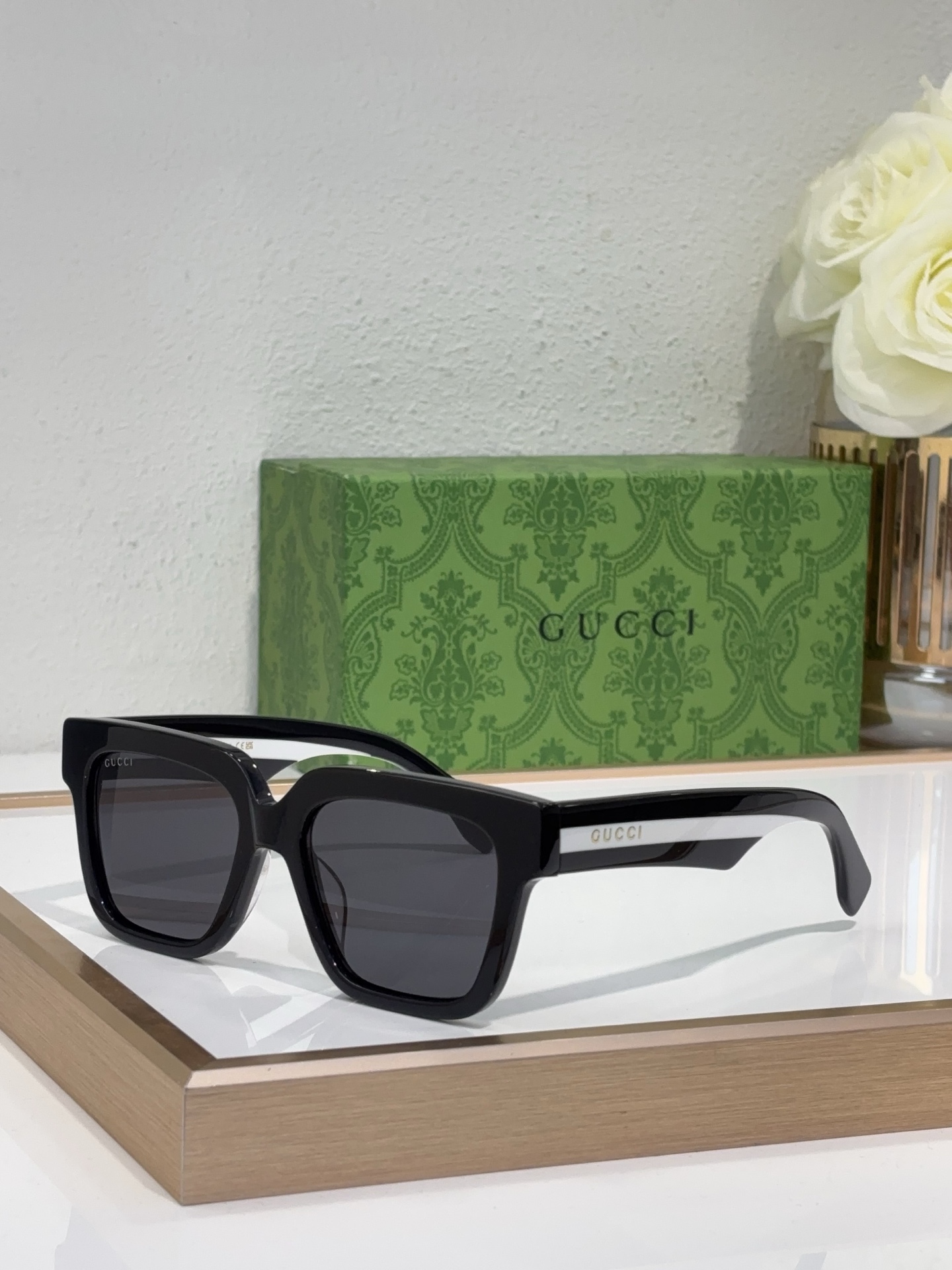 Gucci Square Acetate Sunglasses with Contrast Temple Detailing (Model: GG1700S)