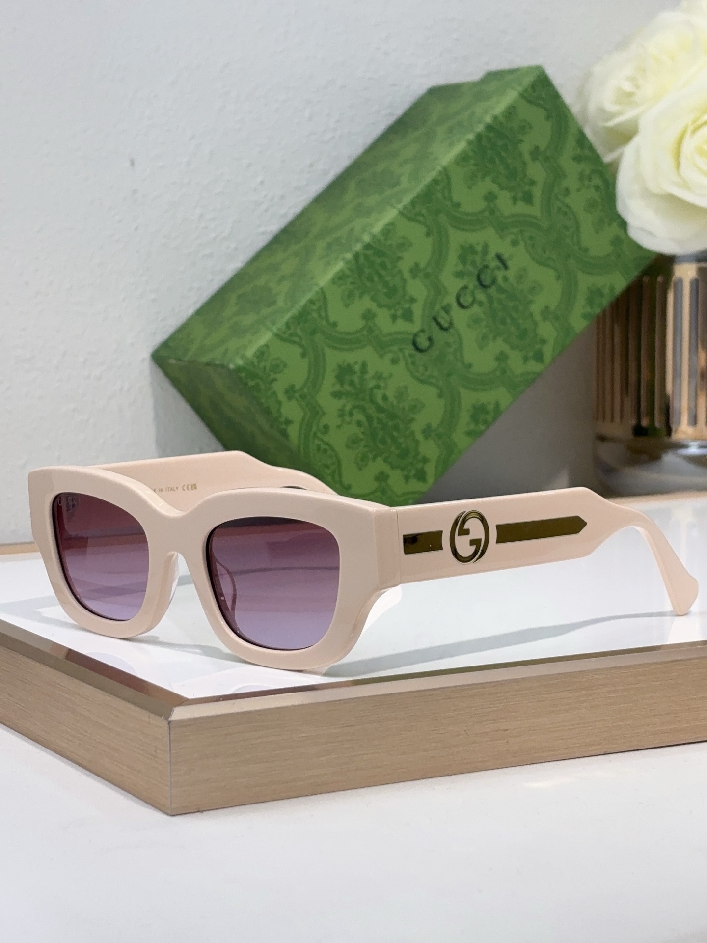 Gucci Square - Cat Eye Sunglasses in Blush Acetate with Gold - Tone GG Accents