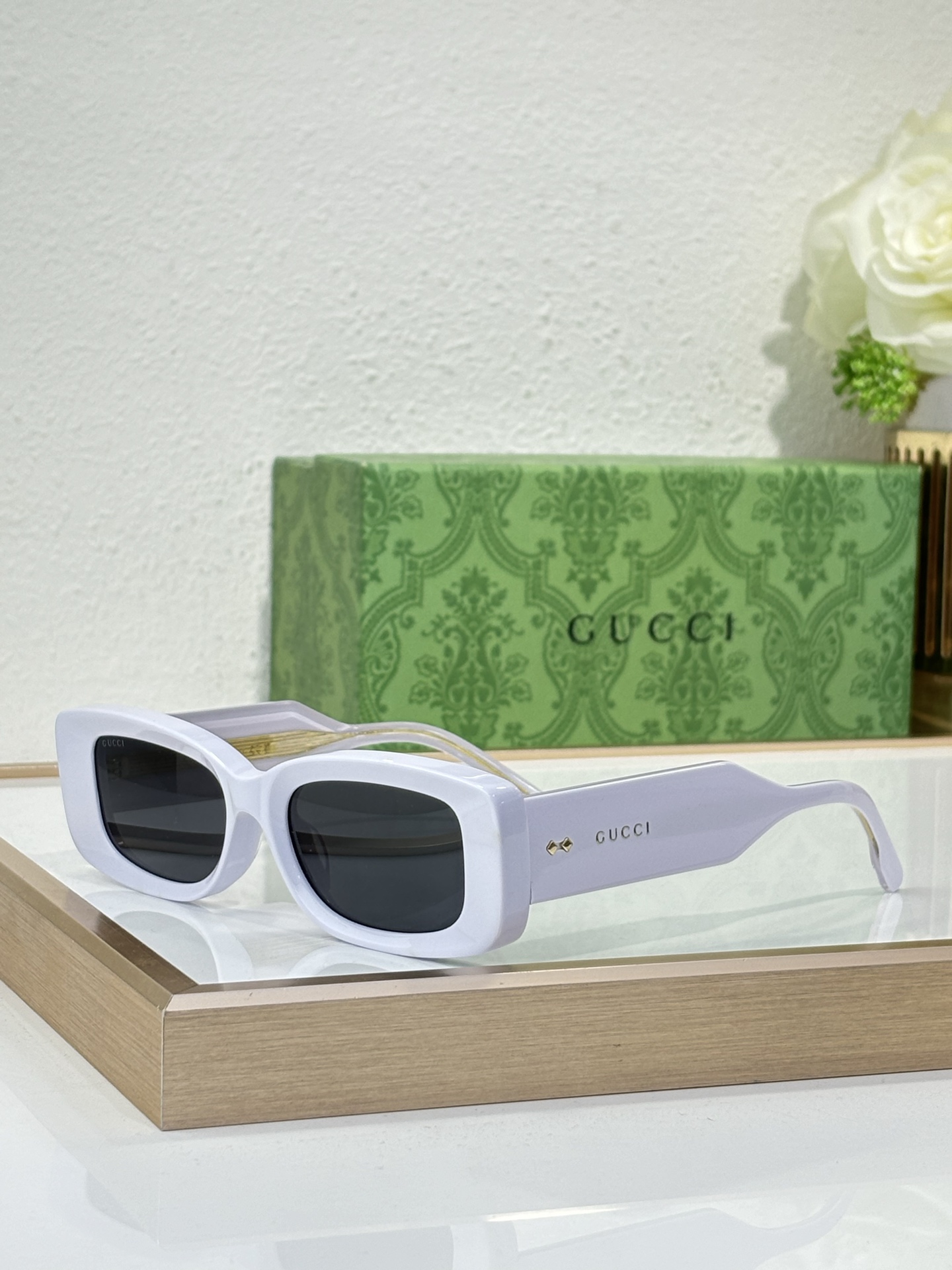 Gucci Square - Frame Sunglasses in White Acetate with Gold - Tone Temple Accents