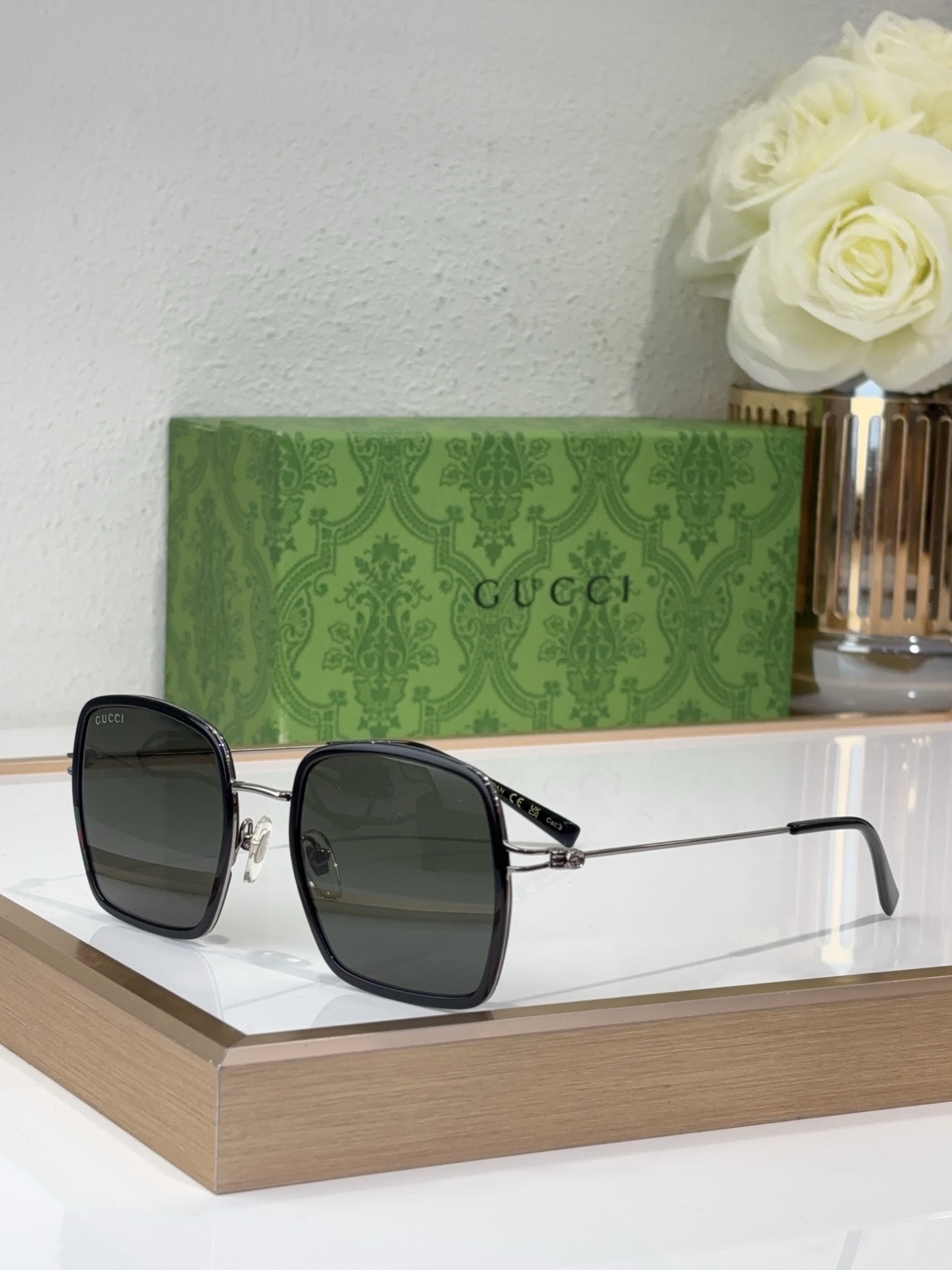 Gucci Square - Frame Sunglasses with Metal Temples and Black Acetate Rim