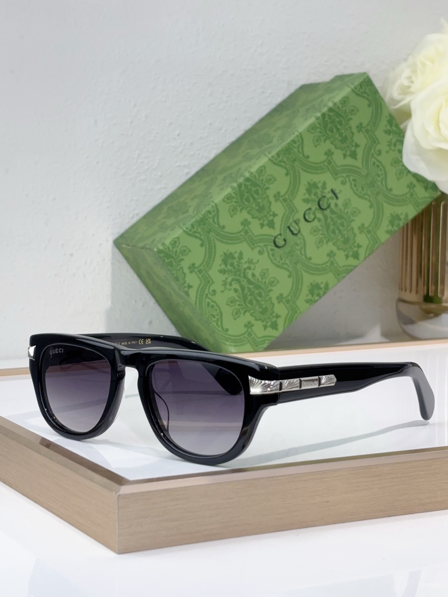 Gucci Square - Frame Sunglasses with Silver - Tone Temple Accents