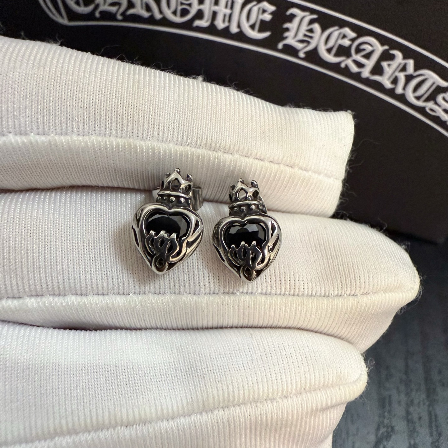 Chrome Hearts Crown - Heart Stud Earrings with Black Gem CH - CHEBG323