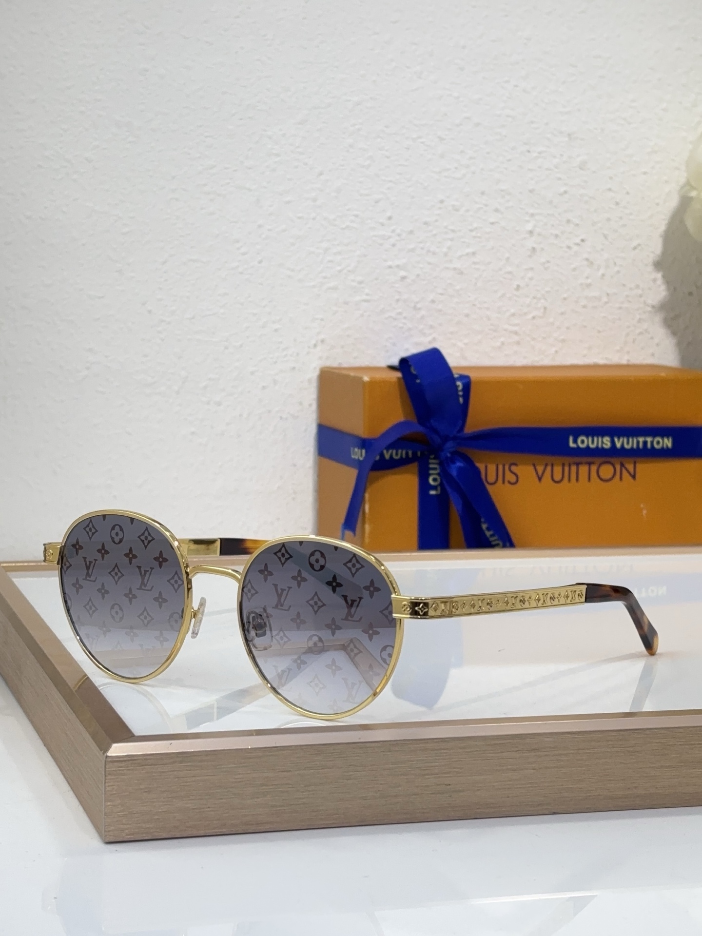 Louis Vuitton Round Metal Sunglasses  Z1820E