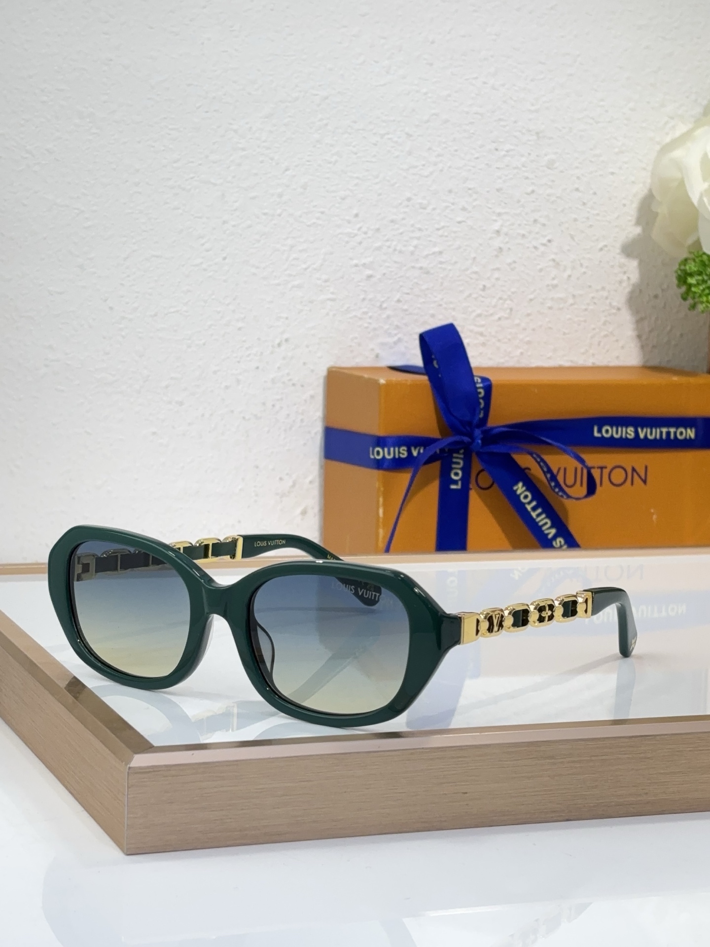 Louis Vuitton Oval Acetate Sunglasses with Gold Chain - Link Temples, Black Frame & Gray Lenses - Z1810E