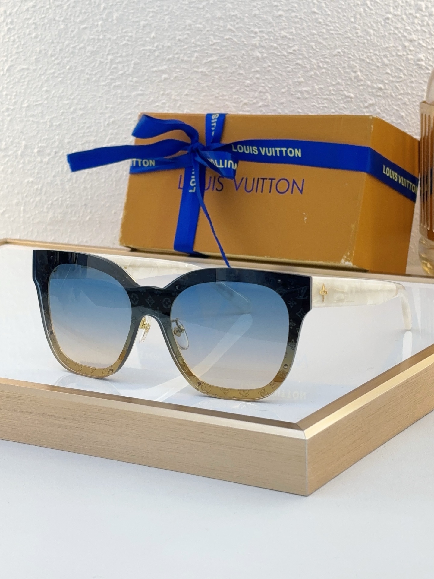 Louis Vuitton Square Acetate Sunglasses with Black Glossy Frame, Metal Accents & Gray Lenses - Z1802E