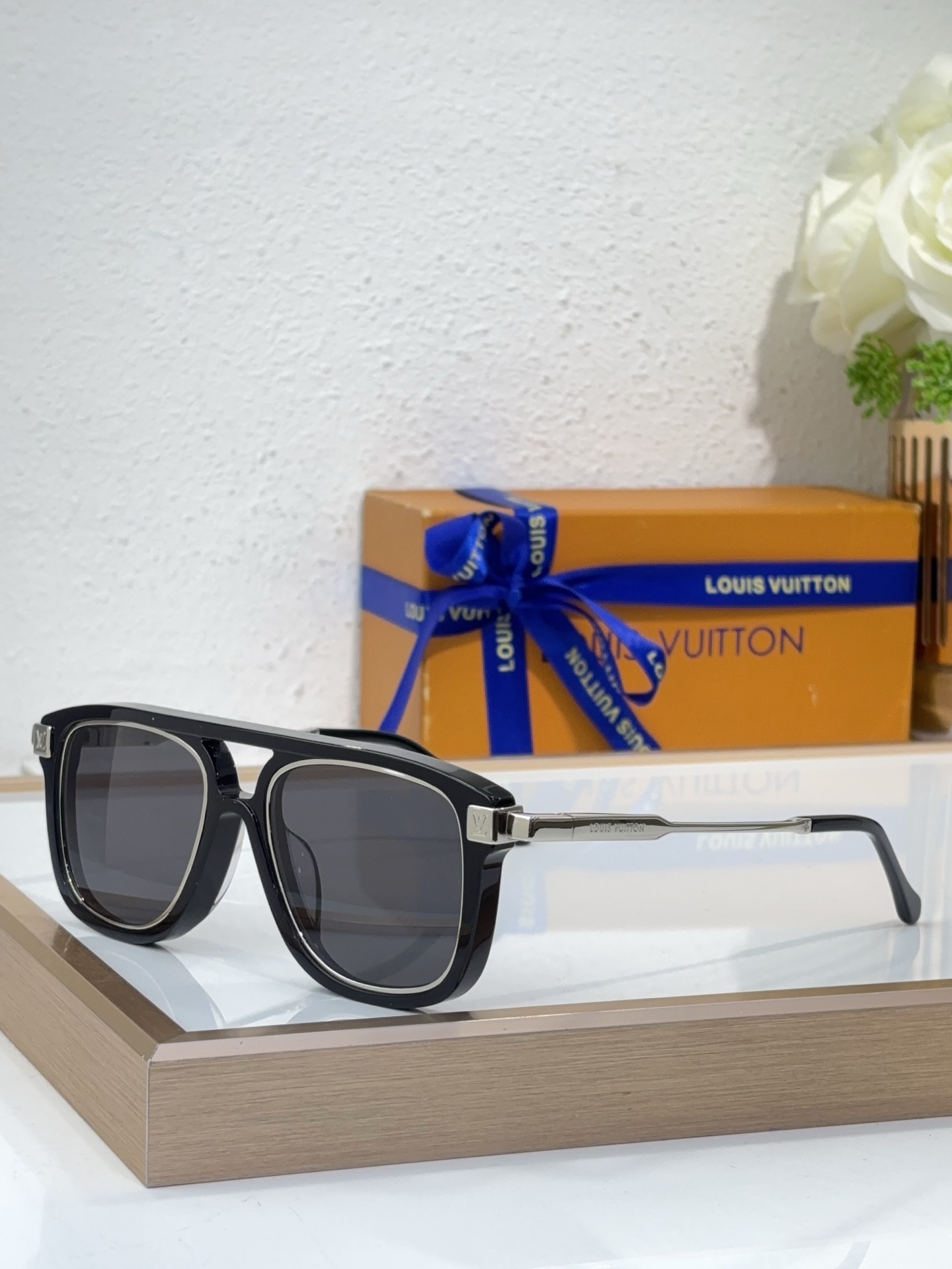 Louis Vuitton Square Aviator - Style Sunglasses with Camouflage Acetate Frame, Silver - Tone Metal Trim & Green Lenses - Z1798E