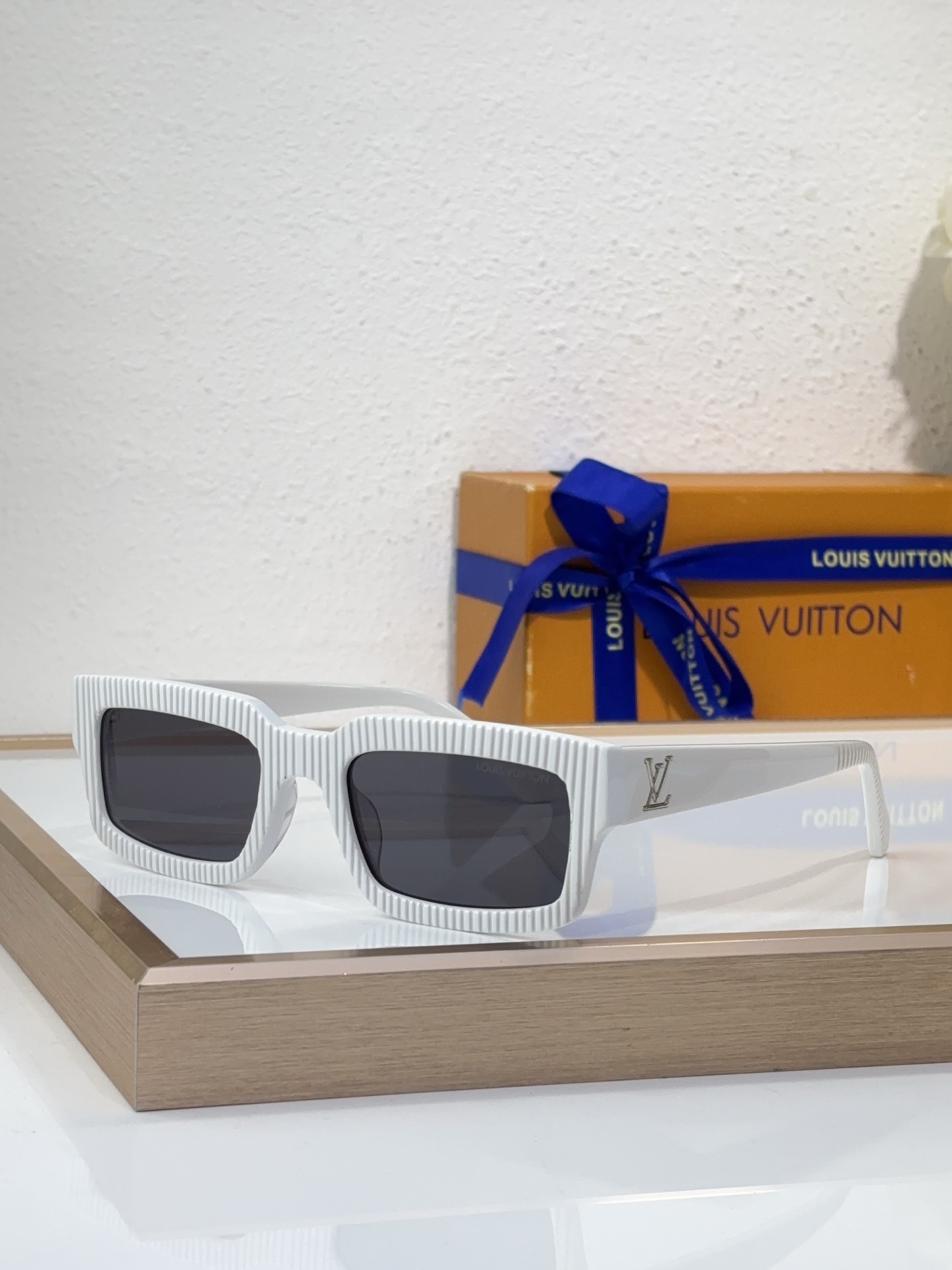 Louis Vuitton Square Acetate Sunglasses with Ribbed Texture, Silver LV Motif & Brown Lenses - Z1790E