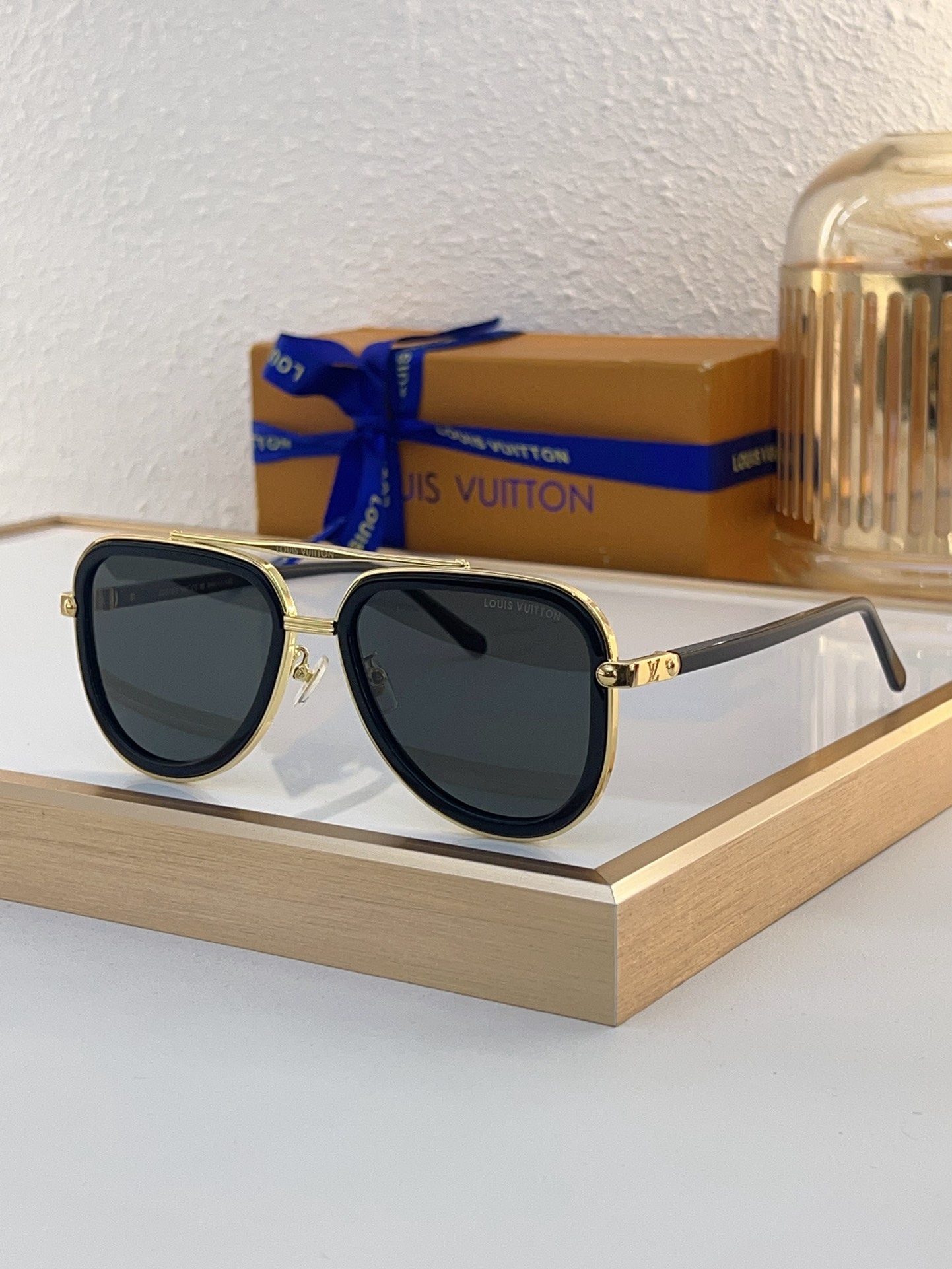 Louis Vuitton Aviator Sunglasses with Black Acetate, Gold Metal Frame & Blue Lenses - Z1789E