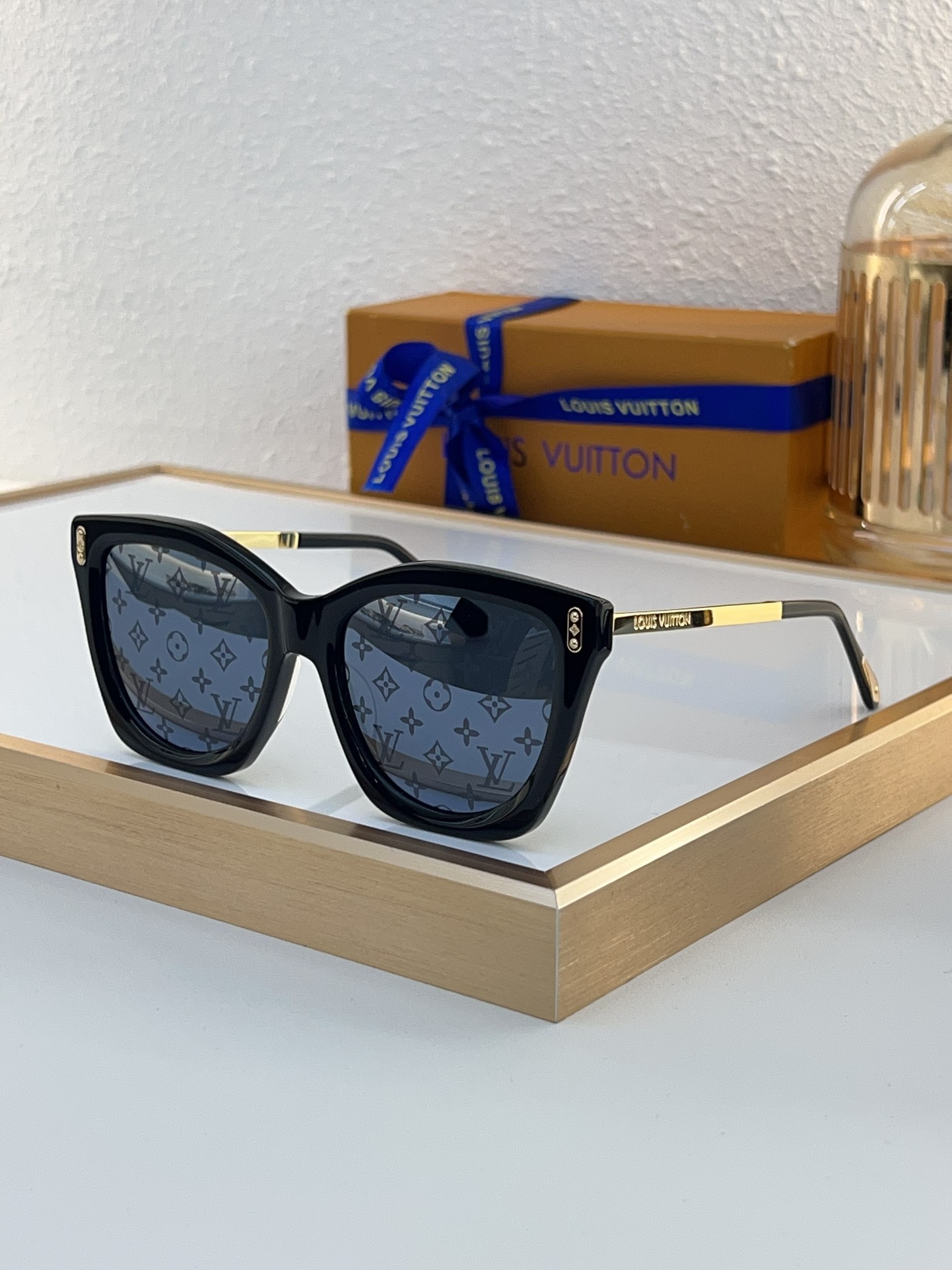 Louis Vuitton Cat - Eye Acetate Sunglasses with Gold Accents & Monogram - Printed Lenses - Z1784E