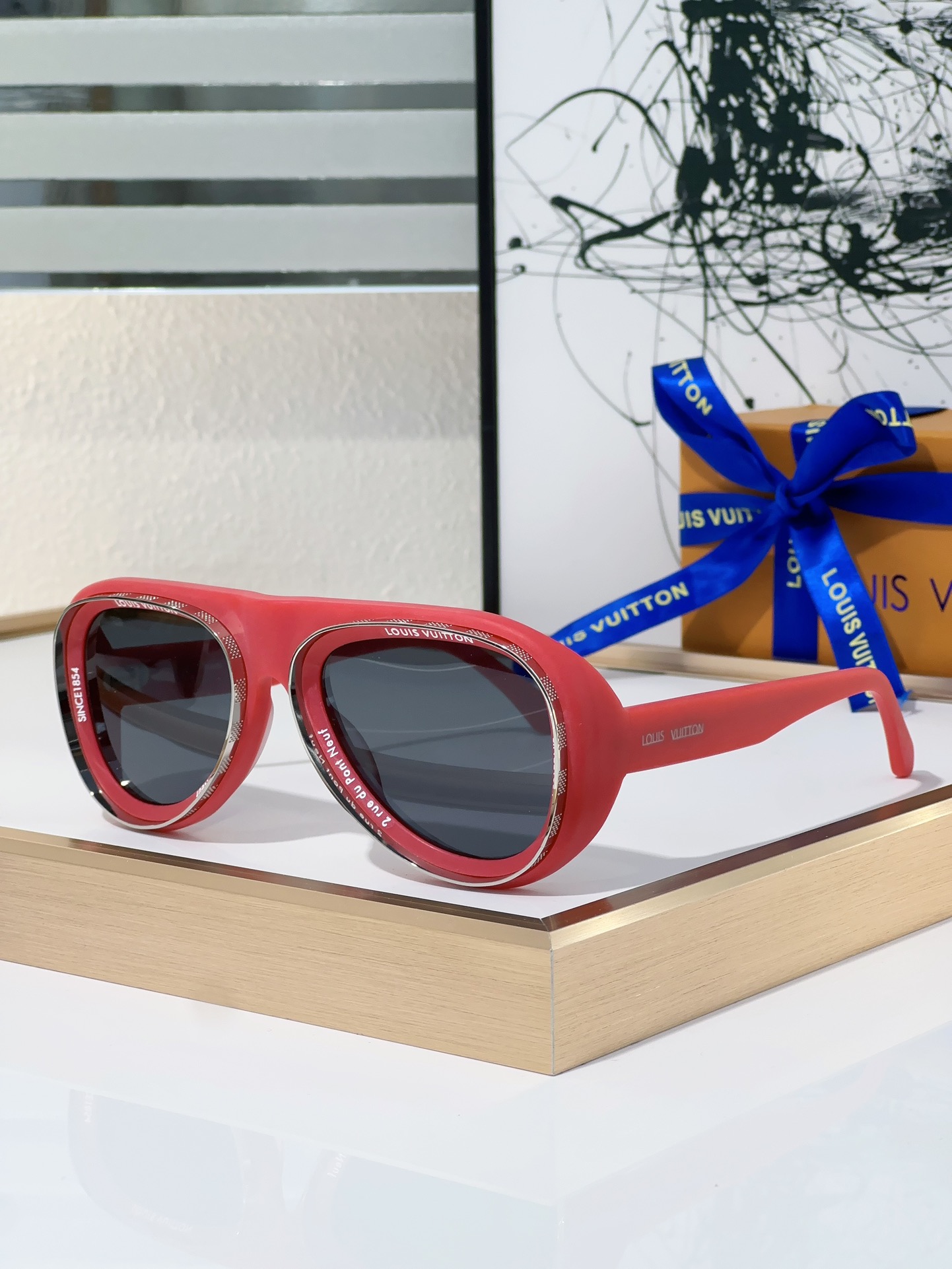 Louis Vuitton Oval Matte Black Acetate Sunglasses with Metal Inlay & Brand Inscriptions - Z1781E