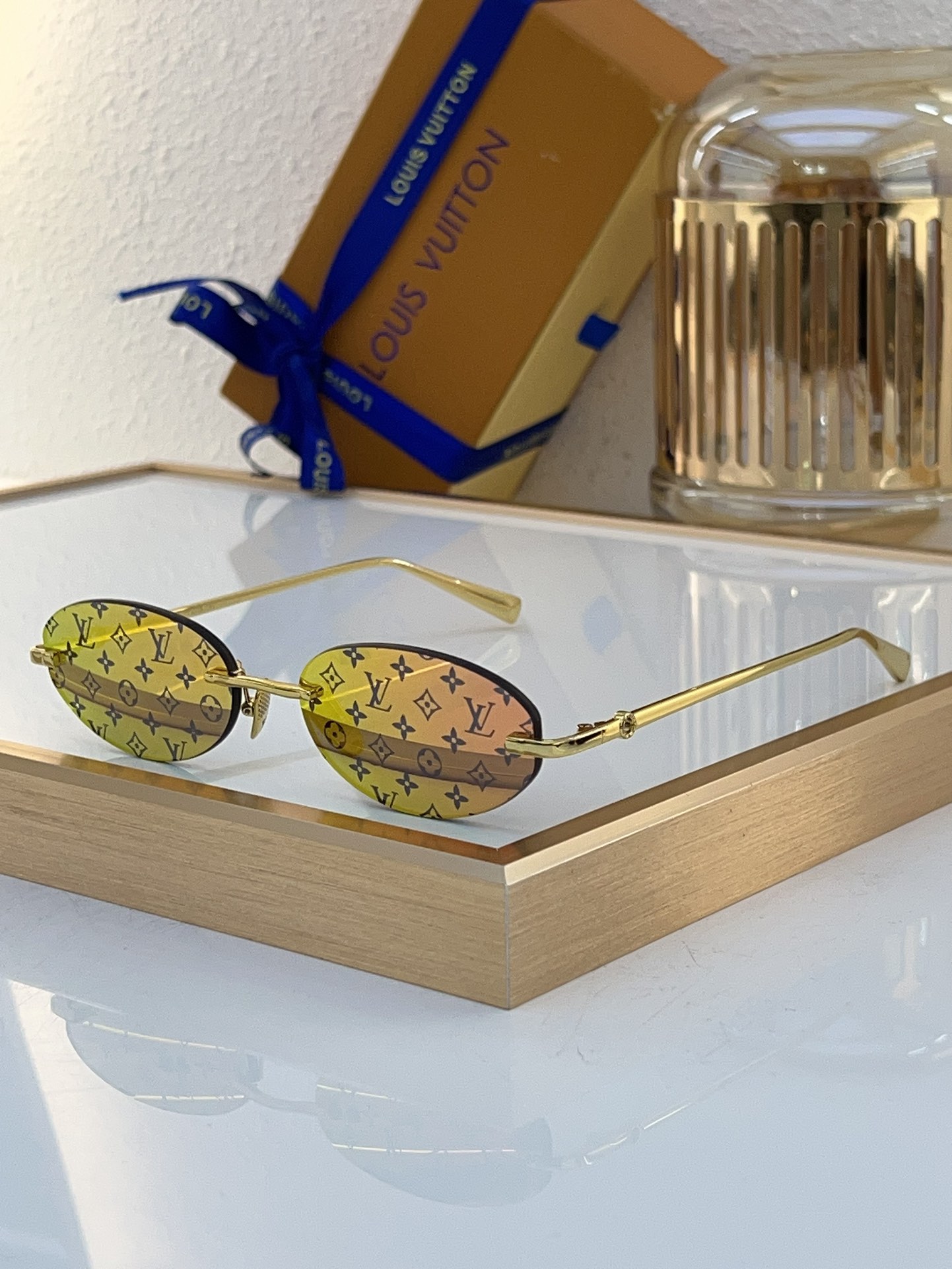 Louis Vuitton Oval Rimless - Style Metal Sunglasses with Gold Frame & Gradient Monogram Lenses - Z1779E