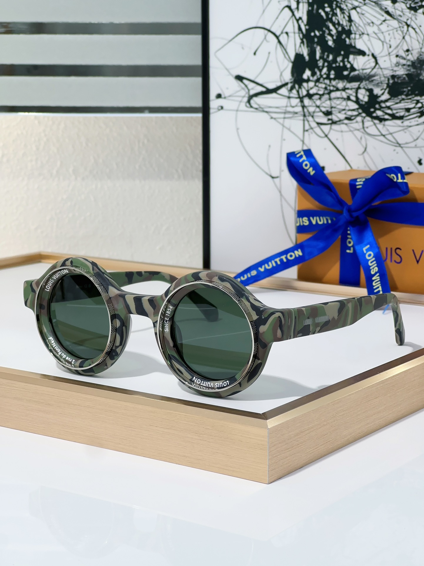 Louis Vuitton Round Camouflage Acetate Sunglasses with Metal Rim & Brand Inscriptions - Z1772E