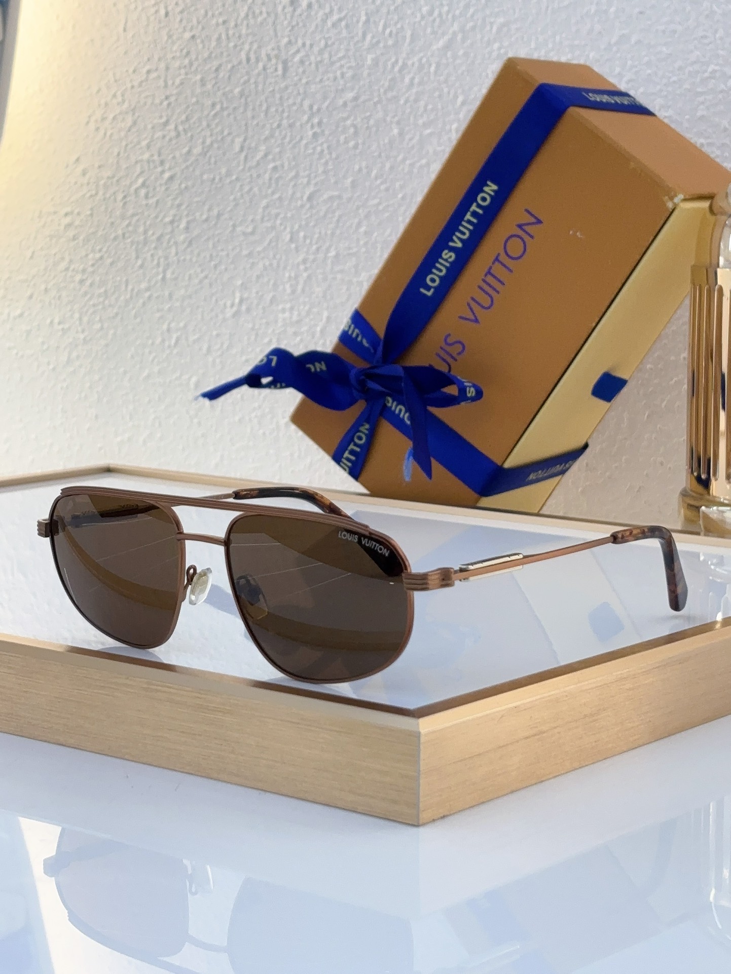 Louis Vuitton Aviator Sunglasses with Black Metal Frame & Gradient Gray Lenses - Z1768E