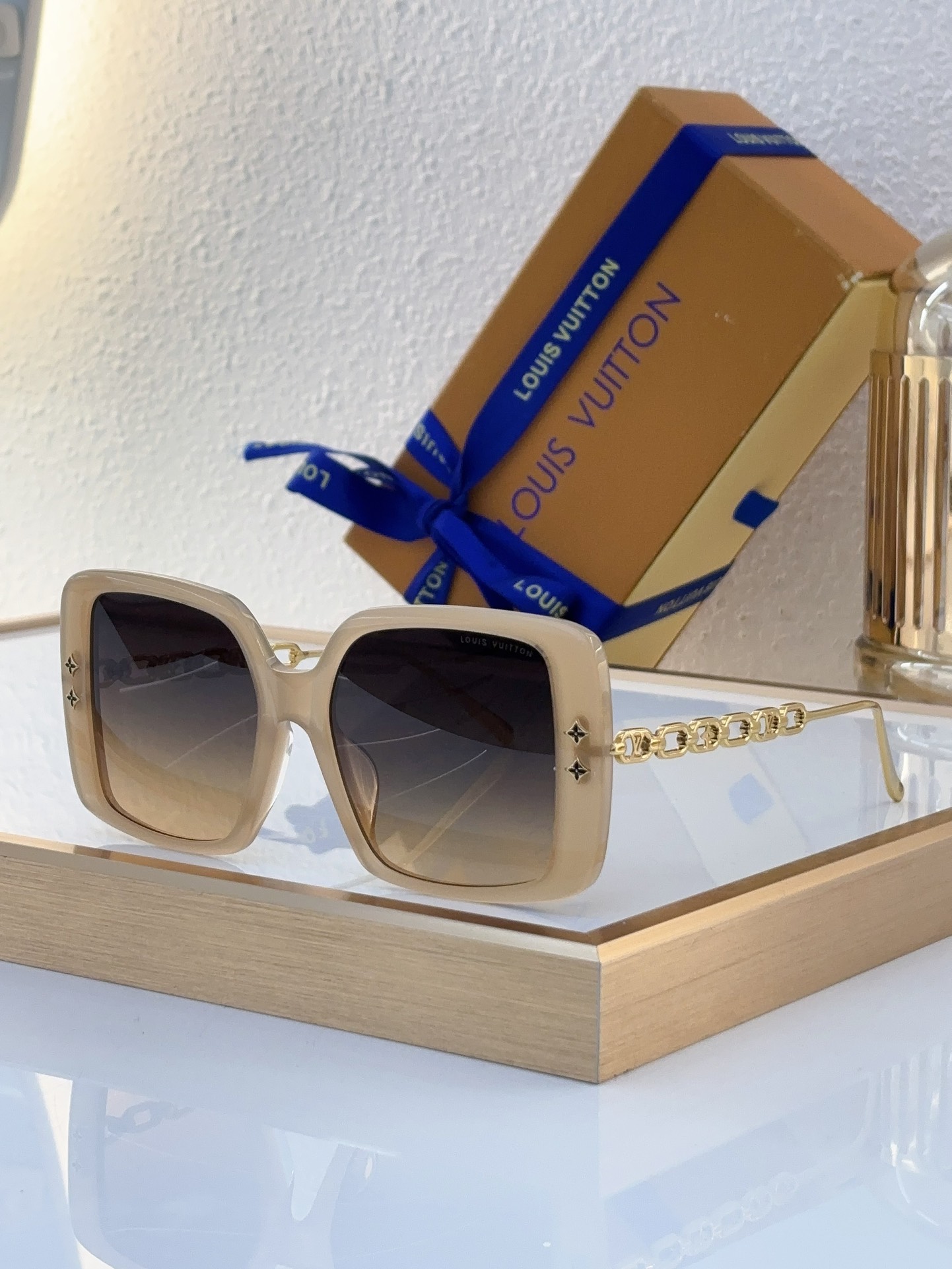 Louis Vuitton Oversized Square White Acetate Sunglasses with Silver Chain Temples - Z1738E