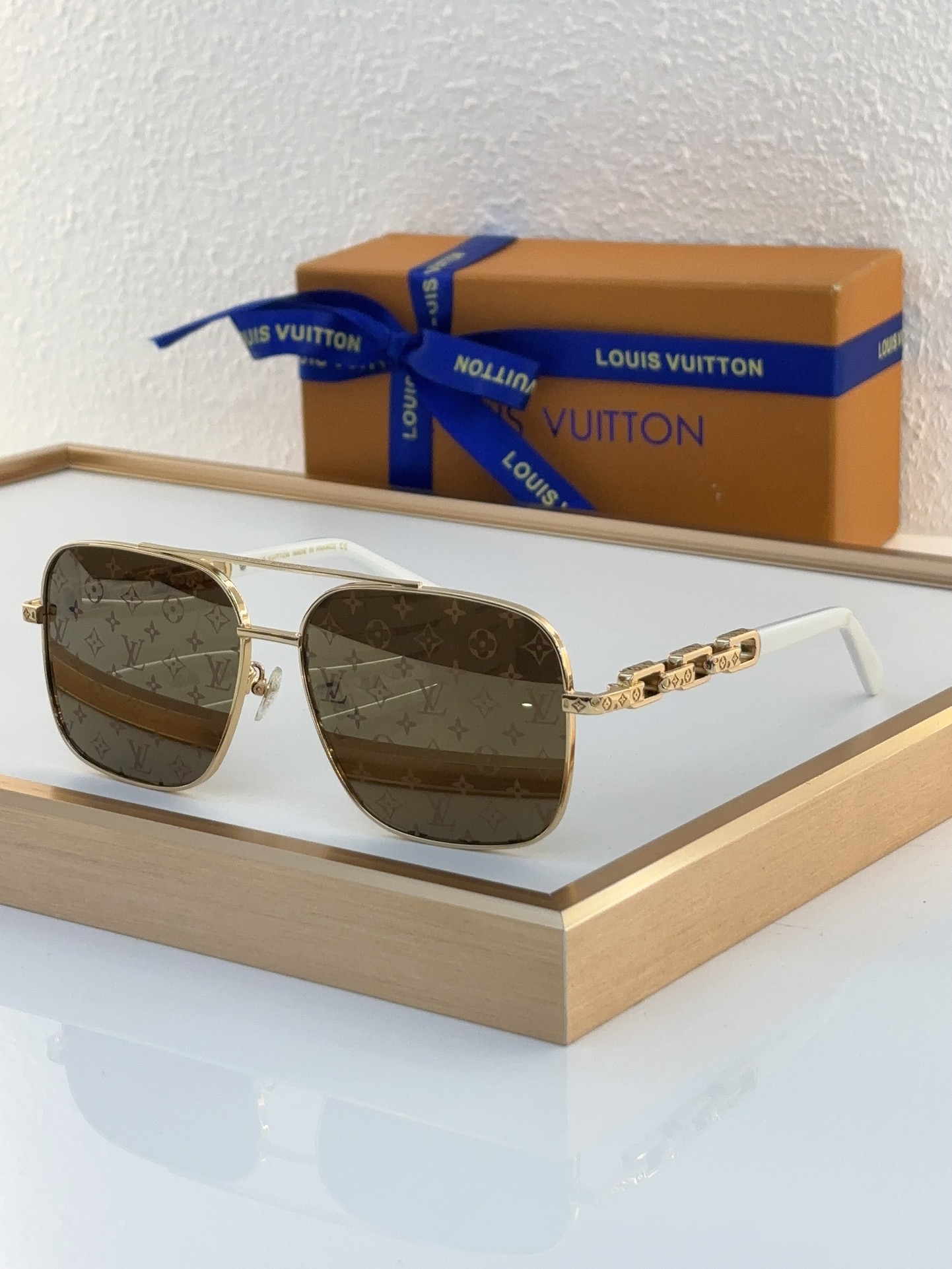 Louis Vuitton Z3200E Square - Aviator Sunglasses