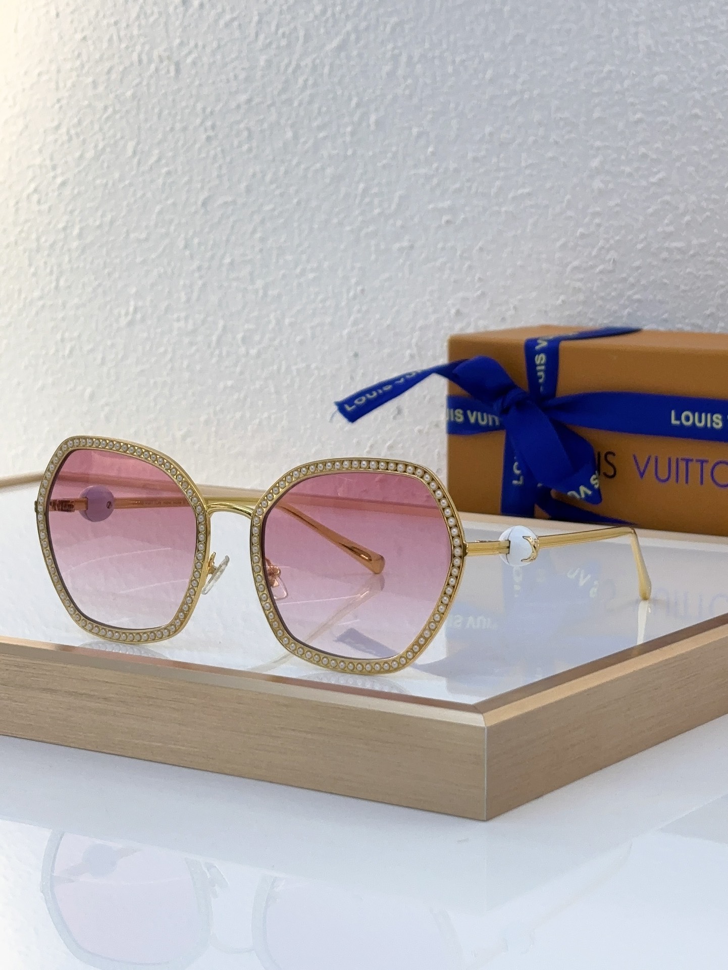 Louis Vuitton Z2930E Cat - Eye Sunglasses