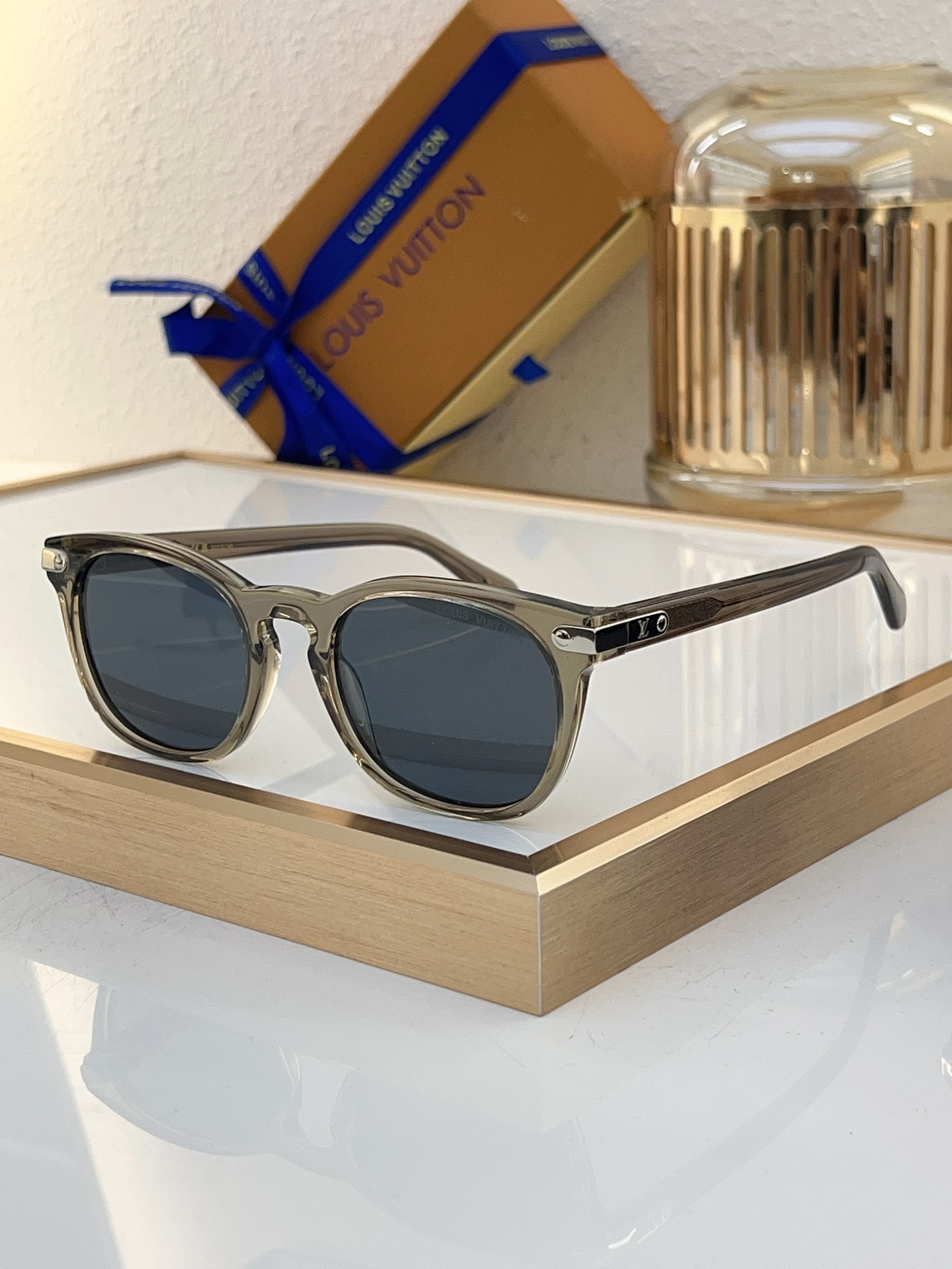 Louis Vuitton Z2880E Round-Square Sunglasses