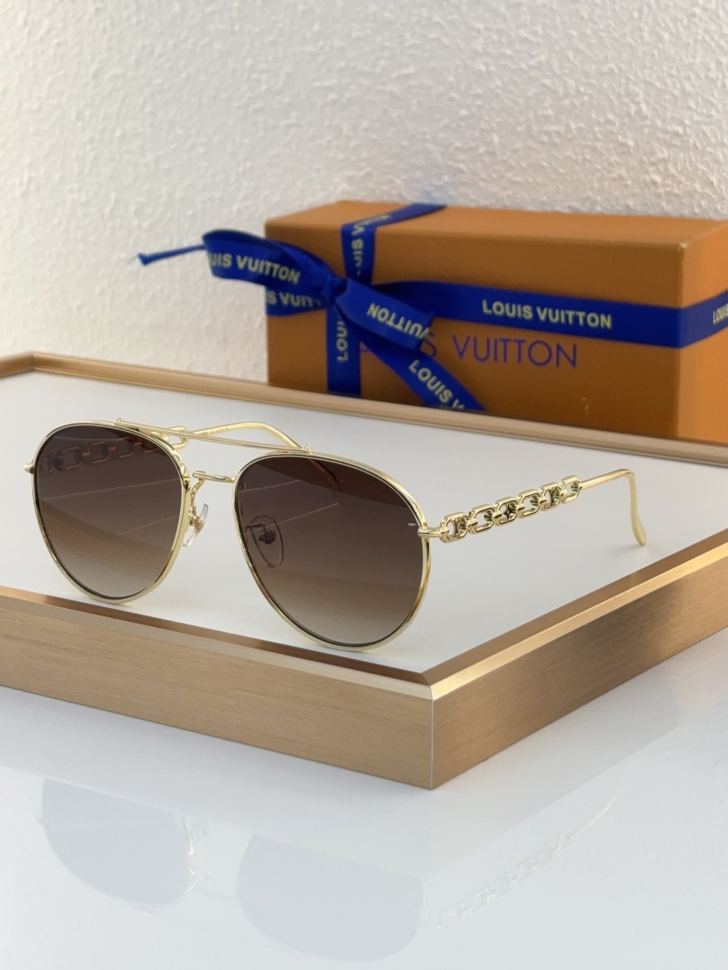 Louis Vuitton Z2400E Chain - Accented Aviator Sunglasses