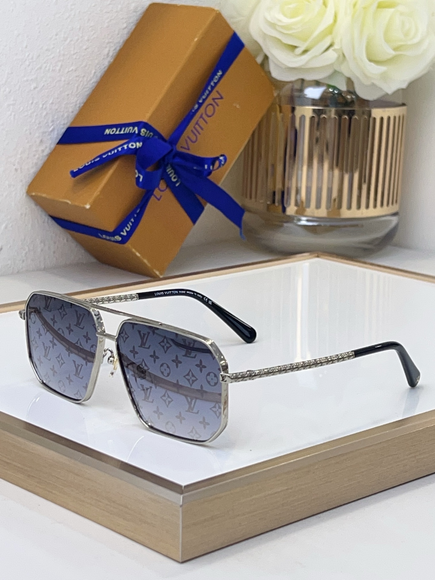 Louis Vuitton Z2190E Monogram Square Sunglasses