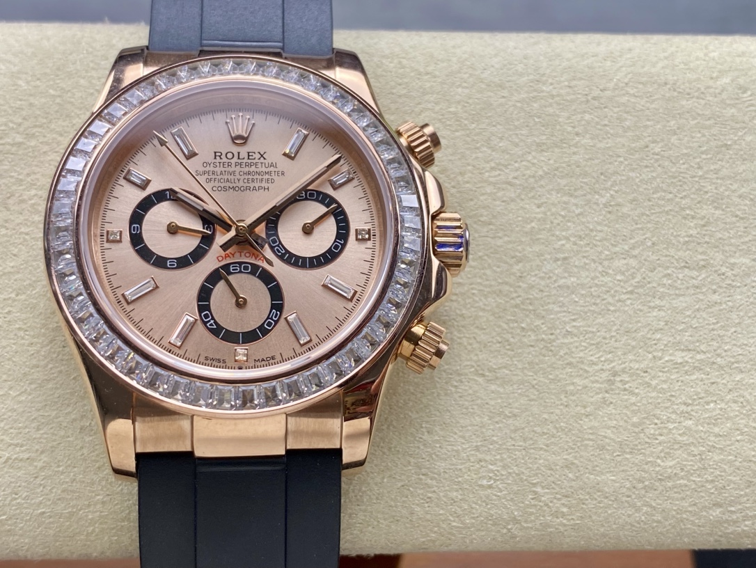 Rolex Oyster Perpetual Cosmograph Daytona – Yellow Gold with Baguette Diamond Bezel (Approx. 40mm)